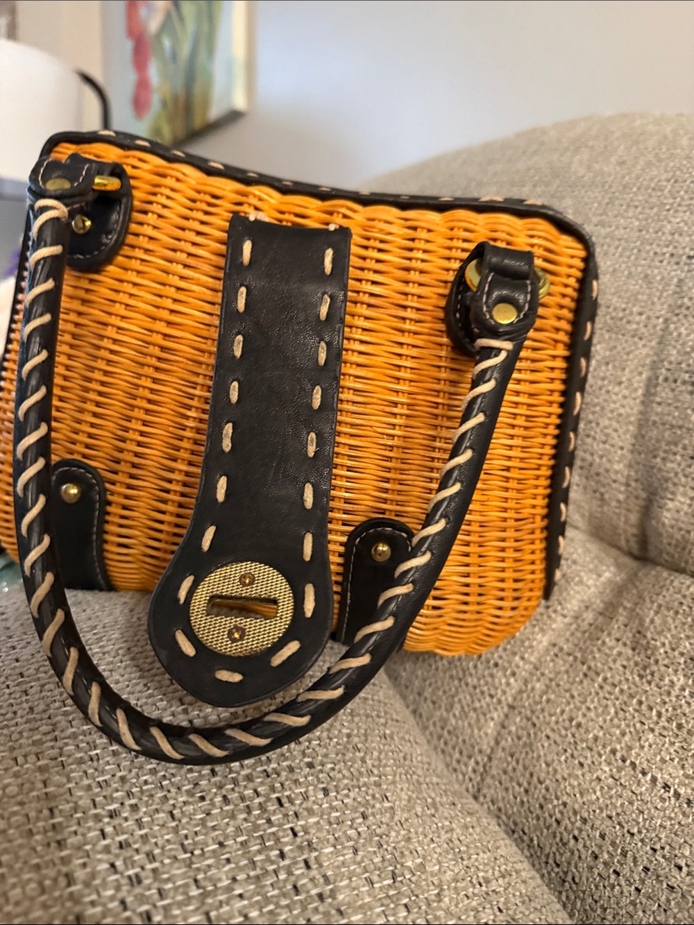 ๐. NEW ๐ Vintage Woven Shoulder Bag with Black Trim - Picture 2 of 6